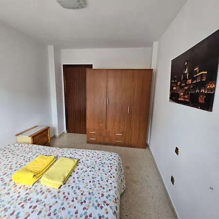 Preciosa Centro Enfrente El Corte Ingles Estacion De Tren Y Metro La Mejor Zona De Casco Antiguo Homestay *